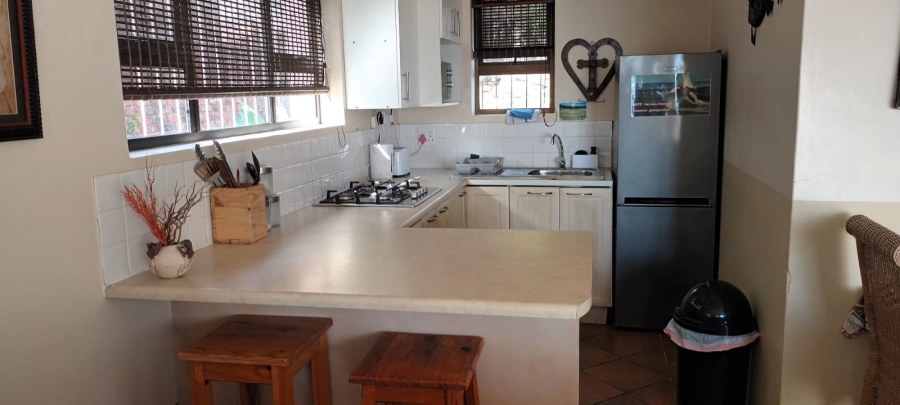 To Let 2 Bedroom Property for Rent in Wavecrest Eastern Cape